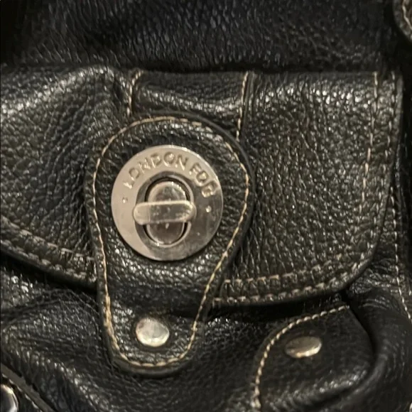 London Fog Black Shoulder Bag with Pockets - Picture 3 of 5